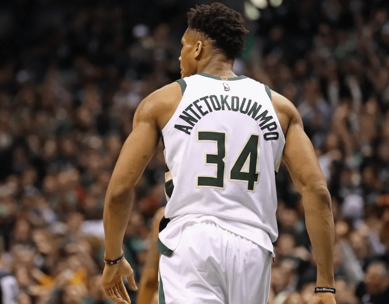 搞笑视频：足坛五大舞蹈排名，第一名猜猜看这是谁？（爆笑短片：盘点足坛五大神级舞步，冠军你绝对想不到！）