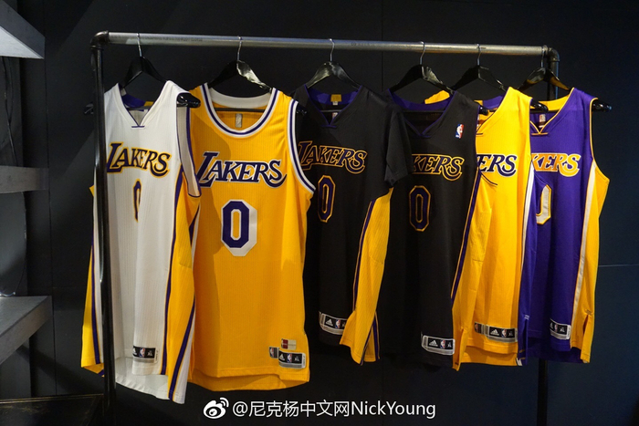 红牛集团CEO：克洛普现在无意重返教练席，他热爱现在的工作（红牛集团CEO：克洛普暂无执教复出计划，正享受现有工作）