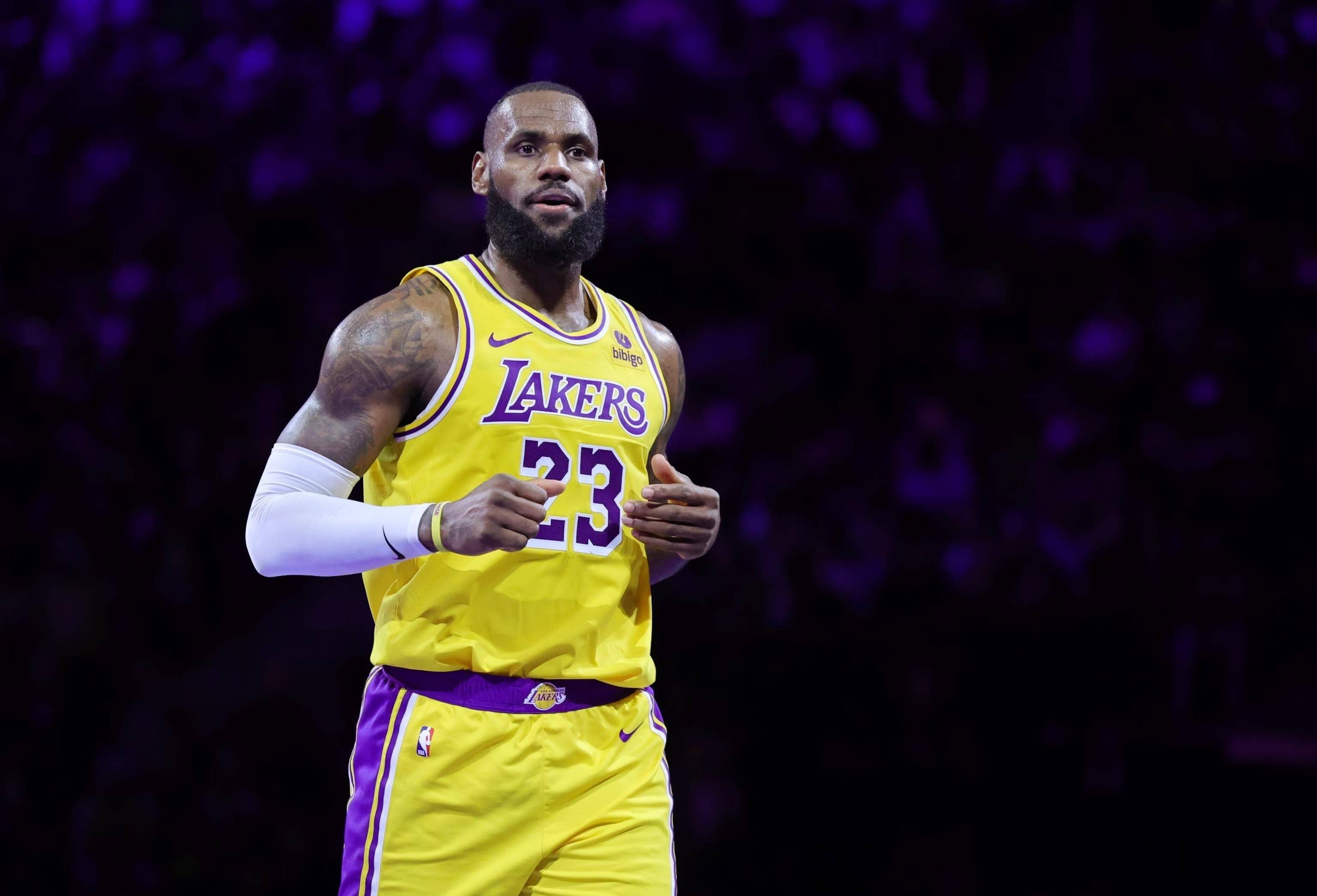 休赛期完成精准补强！媒体人：上海男篮新赛季目标为前四名（休赛期精准引援到位！媒体人称上海男篮新季剑指前四）