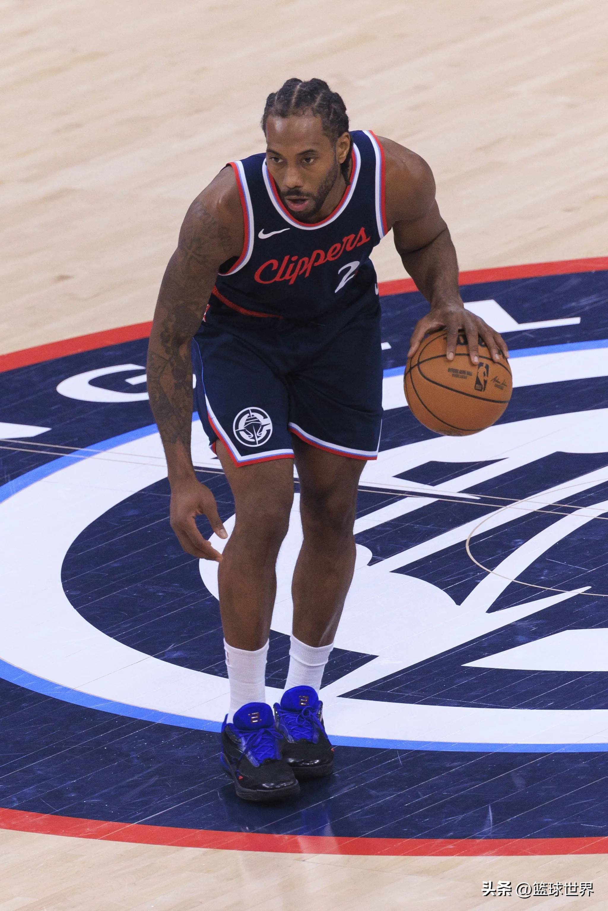 西甲：巴萨客场2-2战平塞维利亚（西甲：巴萨做客与塞维利亚2-2握手言和）