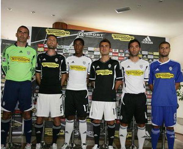 Here we go！罗马诺：维拉签下格雷米奥19岁边锋阿利松（罗马诺确认：阿斯顿维拉签下格雷米奥19岁边锋阿利松）