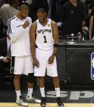 记者：阿贾克斯正接触前狼堡主帅西莫尼斯，视为海廷加继任者（阿贾克斯洽谈前狼堡主帅西莫尼斯，拟接替海廷加）