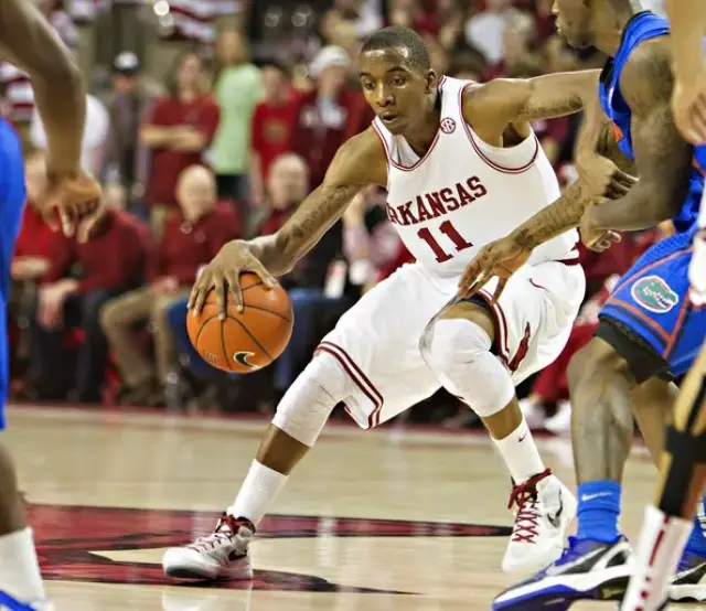 凯恩73场德甲比赛进75球，比同期进球数第二的吉拉西多21球（凯恩德甲73场打进75球，同期领先吉拉西21球）