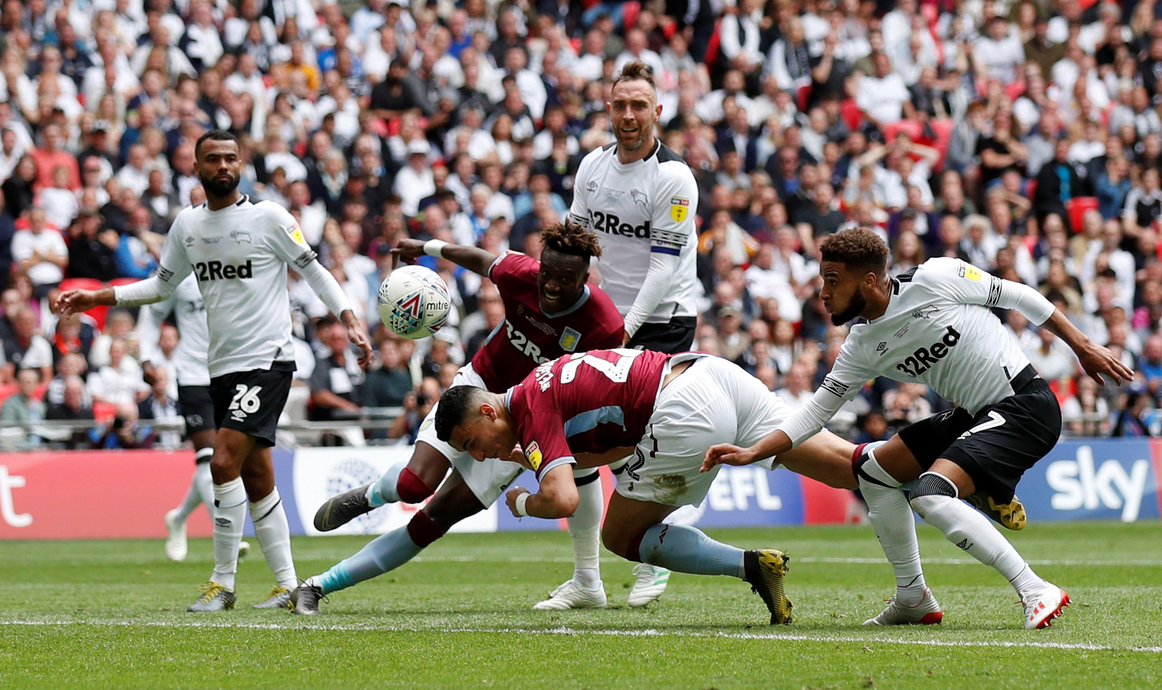 奥斯卡、巴尔加斯赛季前离队，武磊长期伤缺，但海港仍夺冠军（季前失去奥斯卡和巴尔加斯，武磊久伤缺阵，海港仍然问鼎冠军）