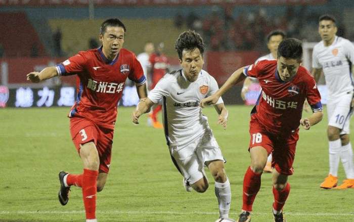 西甲半场：博耶点射破门，阿拉维斯暂1-0皇家社会（西甲半场战报：博耶点球命中，阿拉维斯1-0领先皇家社会）